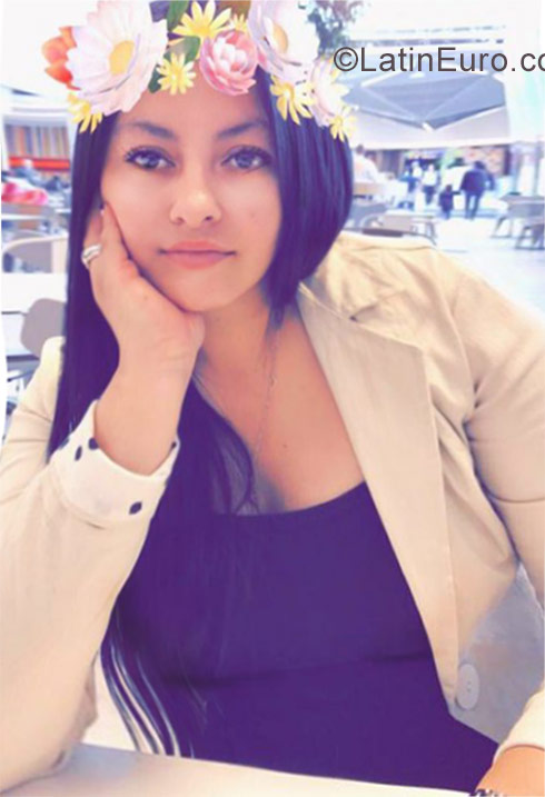 Date this hot Colombia girl Yeny garnica from Bogota CO21903