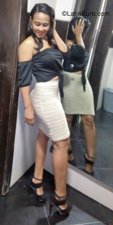 Date this lovely Dominican Republic girl Isabel from Santiago DO29614