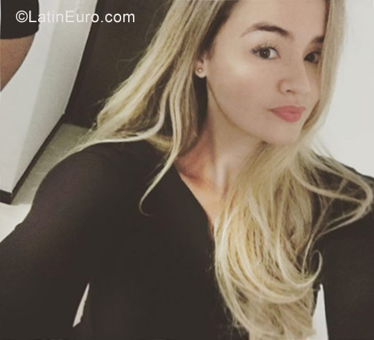 Date this beautiful Colombia girl Lizeth tabares from Medellín CO22010