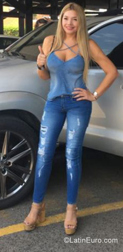 Date this athletic Colombia girl Viviana from Barranquilla CO22027