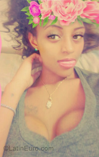 Date this voluptuous Dominican Republic girl Alanna from Santo Domingo DO29683