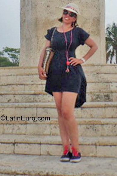 Date this cute Colombia girl Johana from Bogota CO22035