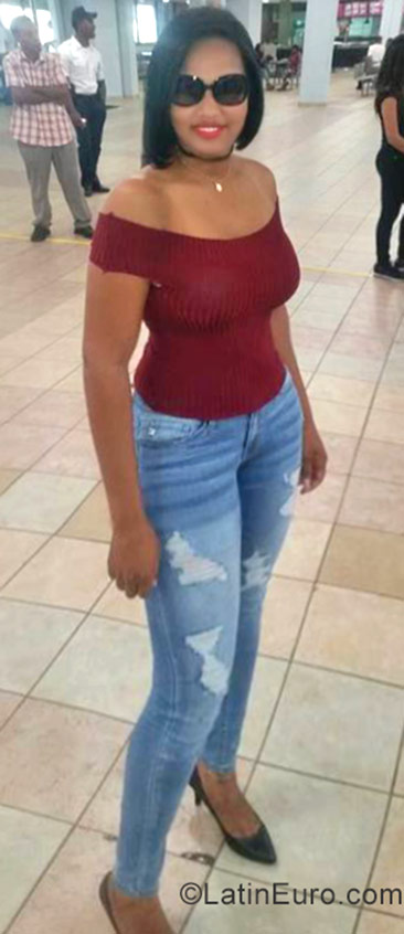 Date this voluptuous Dominican Republic girl ROSA MARIA from Santo Domino DO29707