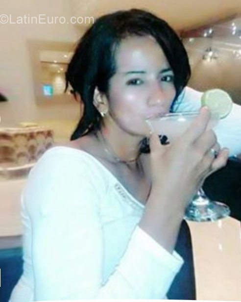 Date this tall Colombia girl Carmen from Santa Marta CO22060