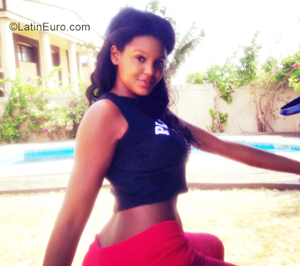 Date this funny Dominican Republic girl Flor from Santiago DO29765