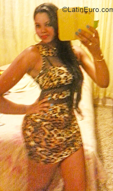 Date this pretty Dominican Republic girl Esmeralda from Santo Domingo DO29790