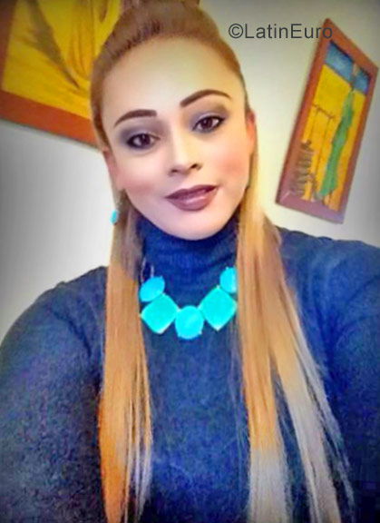 Date this athletic Colombia girl Ximena from Manizales CO23868
