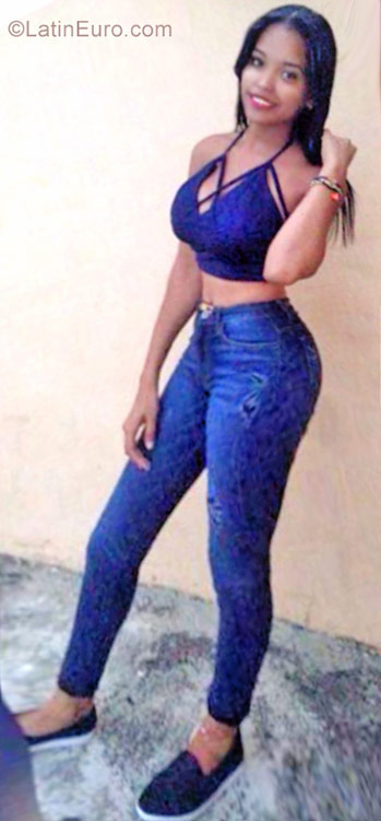 Date this delightful Dominican Republic girl Yessica from Santigo DO29849
