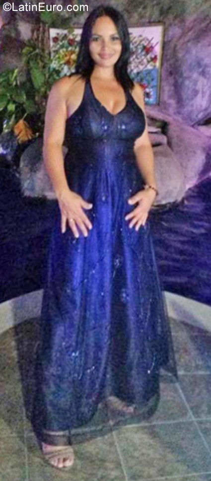 Date this nice looking Colombia girl Liliana from Cali CO22098