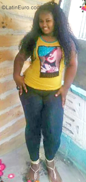 Date this athletic Dominican Republic girl Rose from Santo Domingo DO29873