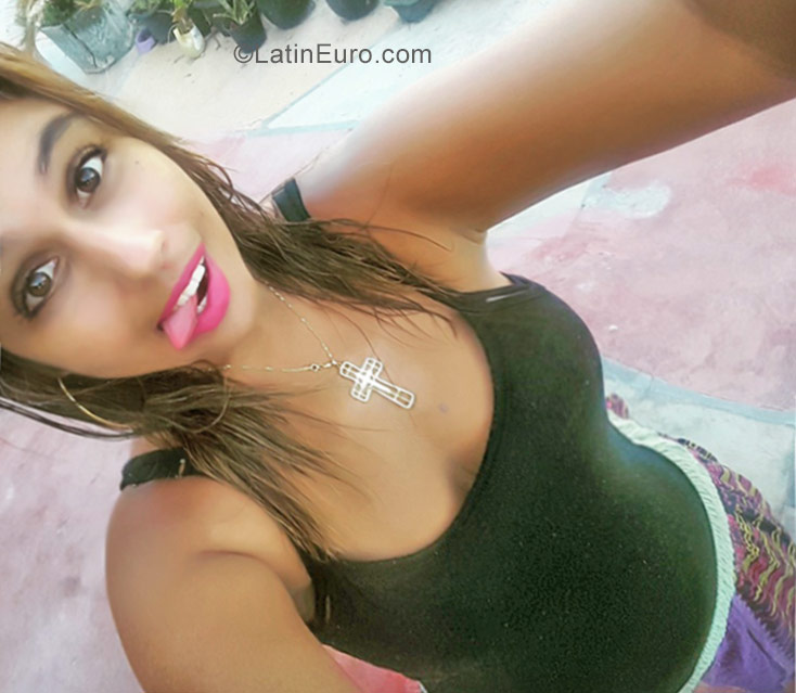 Date this georgeous Brazil girl Cris Boscarino from Araruama BR10211