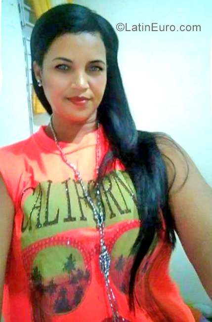 Date this attractive Dominican Republic girl Francheca from Santiago DO29927