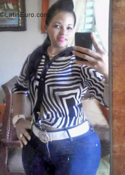 Date this young Dominican Republic girl Karina from Santo Domingo DO29937
