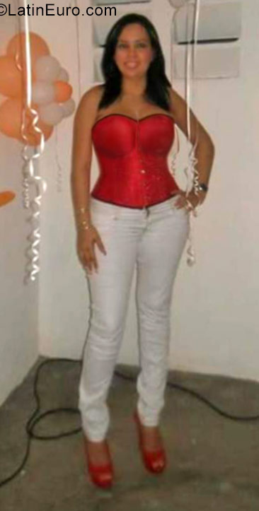 Date this charming Dominican Republic girl Darolyn from Santo Domingo DO39889