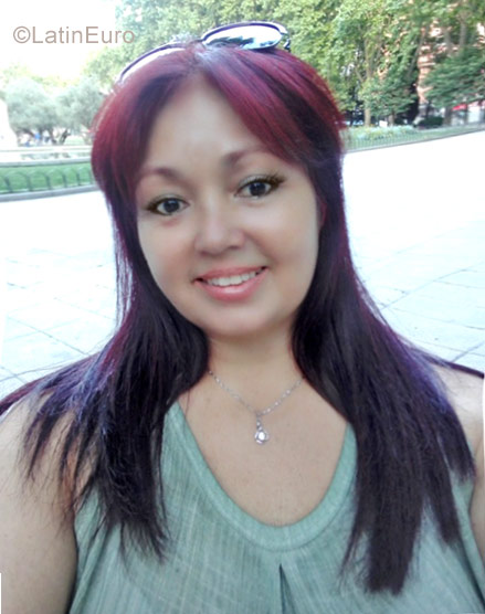 Date this gorgeous Spain girl Adriana from Madrid ES389