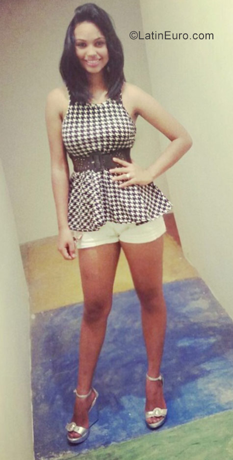 Date this charming Dominican Republic girl Yany from Puerto Plata DO30021