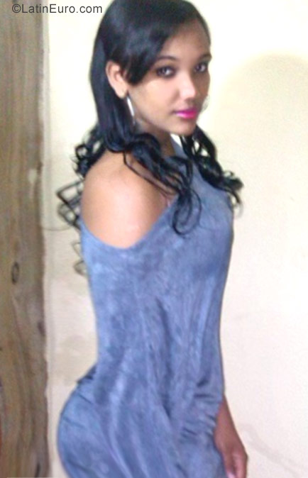 Date this happy Dominican Republic girl YUDELKA from Santiago DO30053