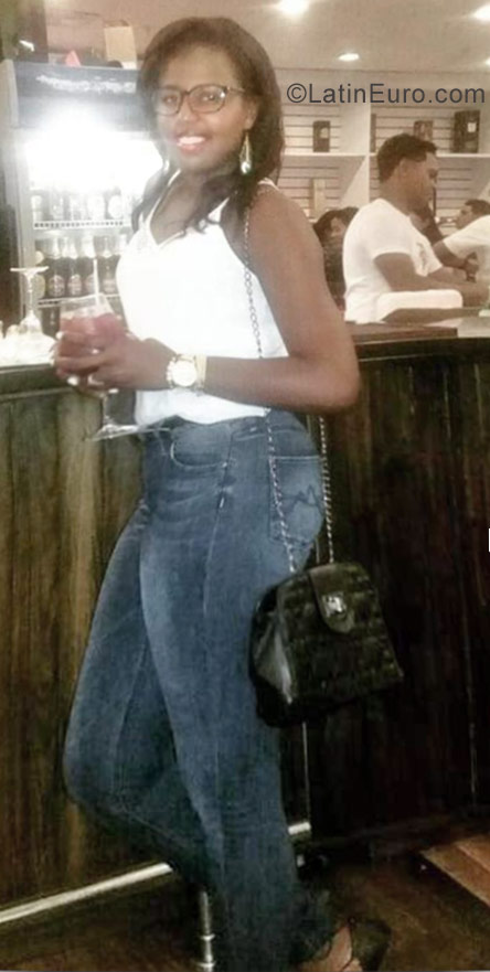 Date this funny Dominican Republic girl Victoria from Santo Domingo DO30068