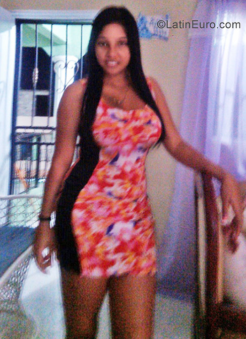 Date this funny Dominican Republic girl Yamilex from Santo Domingo DO30072
