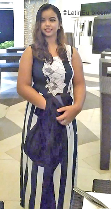 Date this gorgeous Philippines girl Yhanna from Pasay City PH978