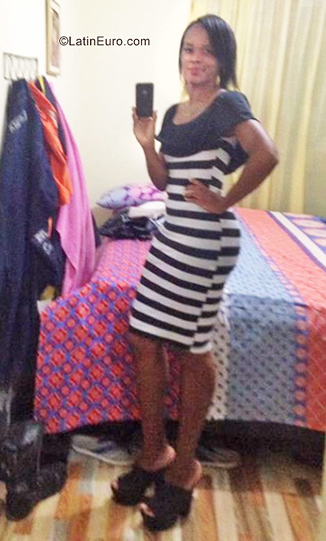 Date this foxy Colombia girl Graciela from Cali CO22213