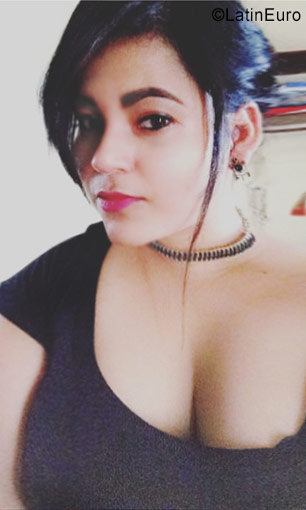 Date this nice looking Honduras girl Dilia Salazar from Tela HN2350