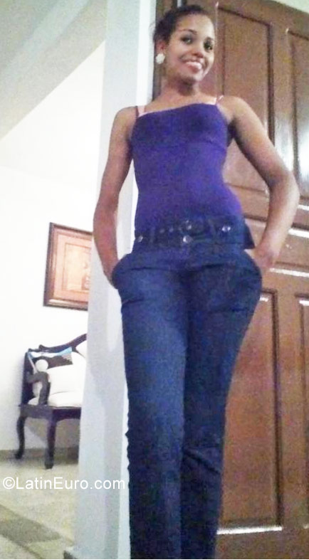 Date this passionate Dominican Republic girl Crysaldie from Santiago DO30211