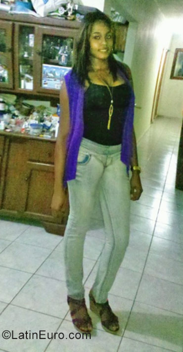 Date this hard body Dominican Republic girl Mariela from Santo Domingo DO30214