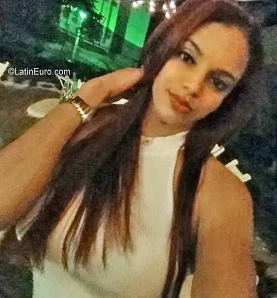Date this foxy Dominican Republic girl Mayreni from Santiago DO30231