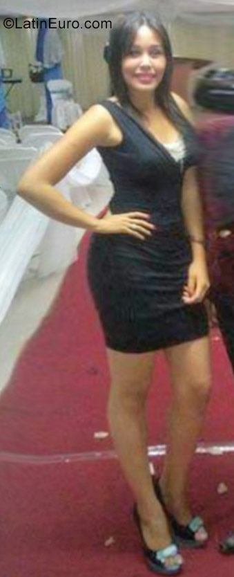 Date this attractive Venezuela girl Merivi from Caracas VE905