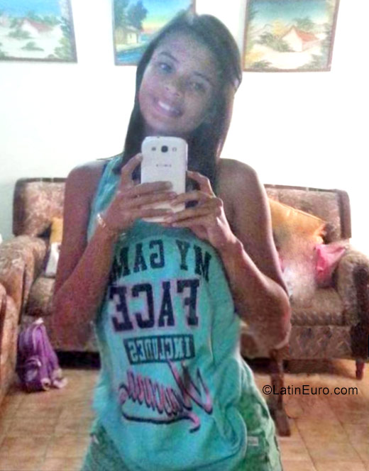 Date this nice looking Venezuela girl Carlotatyu from Acarigua VE914