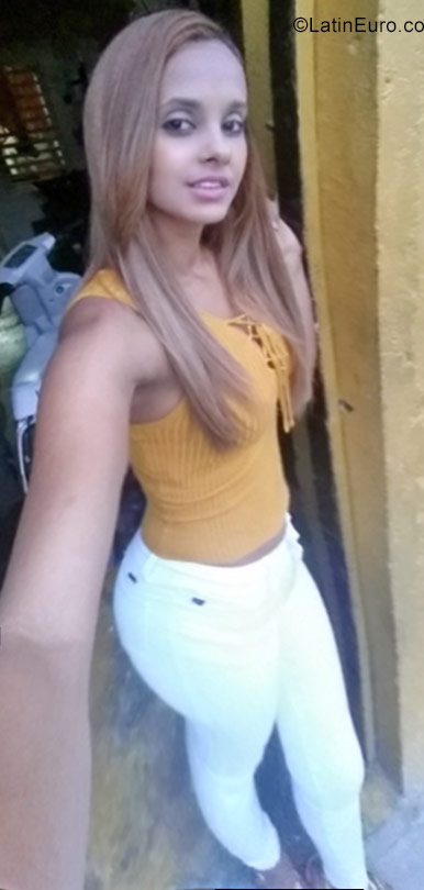 Date this cute Dominican Republic girl Mari from Santiago DO30252