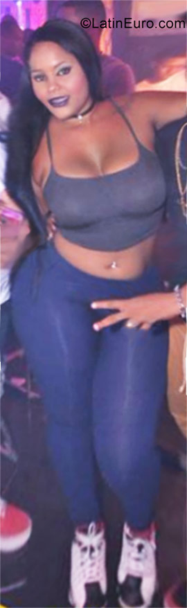 Date this foxy Dominican Republic girl Wenderlinia from Santo Domingo DO30257