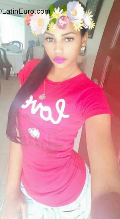 Date this attractive Dominican Republic girl Lisbeth from Santo Domingo DO30263