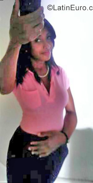 Date this foxy Dominican Republic girl Eva from Santo Domingo DO30283