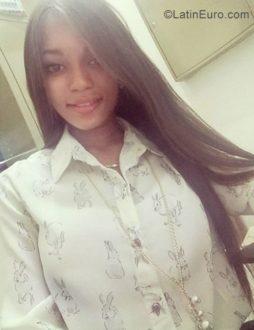 Date this voluptuous Dominican Republic girl Arlene from Santo Domingo DO31549