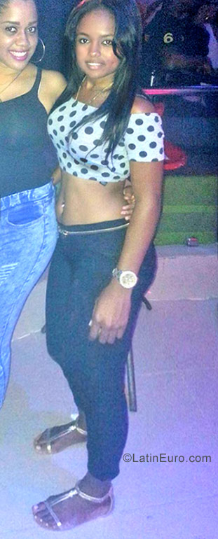 Date this pretty Dominican Republic girl Rosa from Santo Domingo DO30310