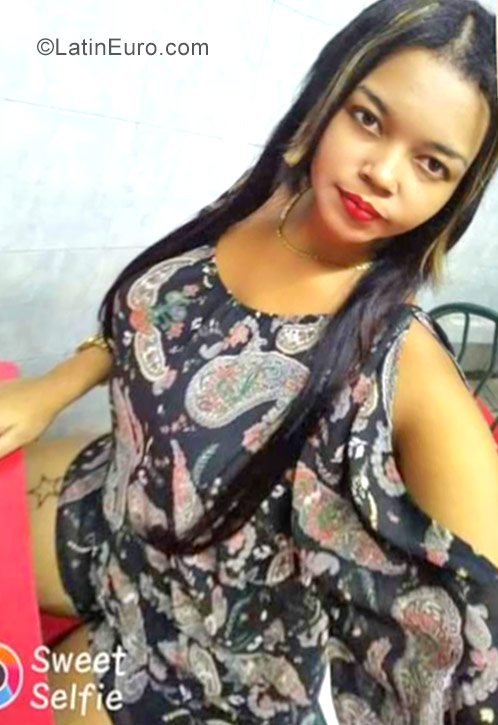 Date this exotic Dominican Republic girl Santa from Santo Domingo DO30315