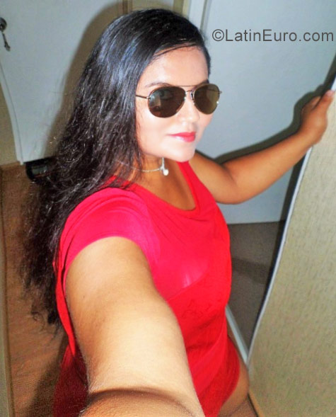 Date this happy Peru girl Raysa from Lima PE1127