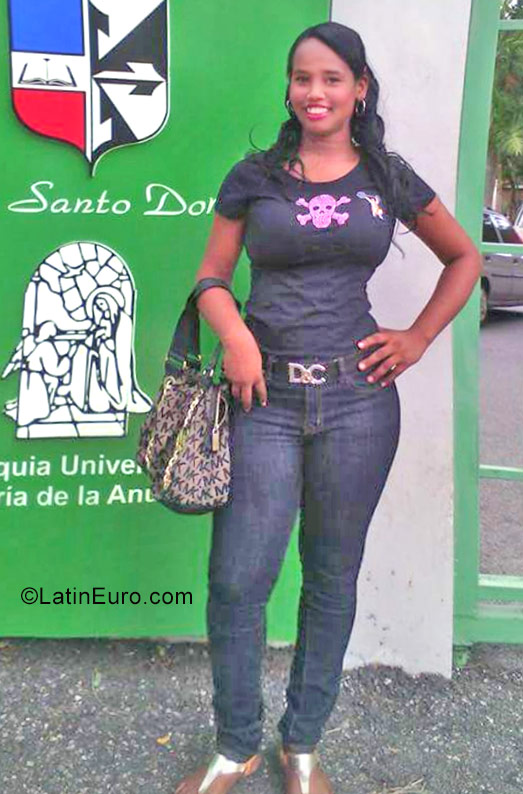 Date this cute Dominican Republic girl Raquel from Santo Domingo DO30380