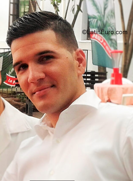 Date this happy Peru man Migue from Lima PE1129
