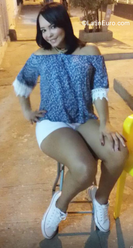 Date this attractive Colombia girl Jessica from Cartagena CO22386