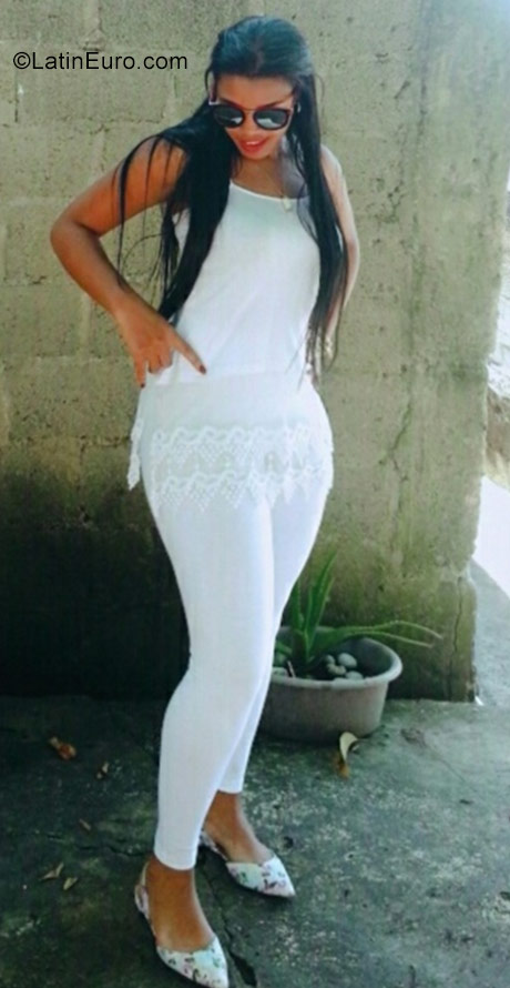 Date this stunning Dominican Republic girl Gabi from Santo Domingo DO30386