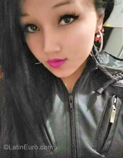 Date this attractive Colombia girl Andrea from Bogota CO22414