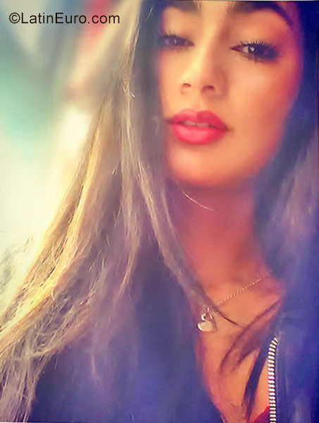 Date this pretty Colombia girl Valery from Bogota CO22422