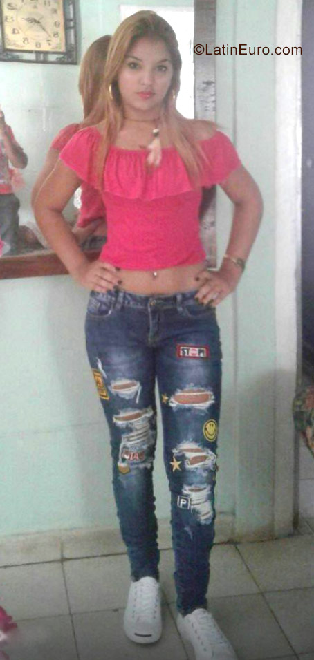 Date this passionate Cuba girl Elianyis from Havana CU118