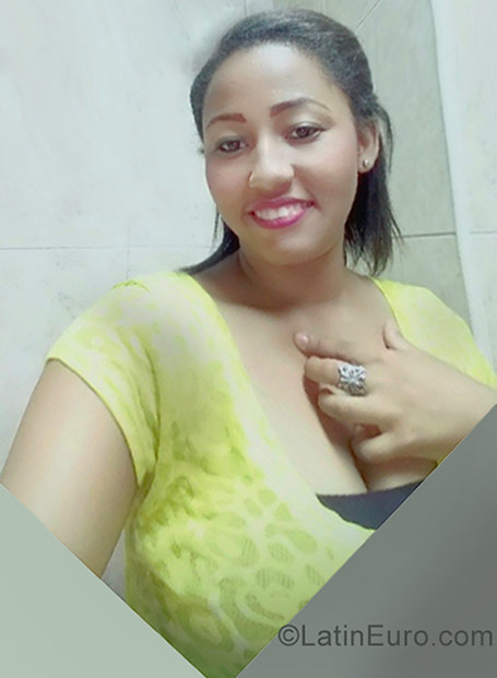 Date this pretty Ecuador girl Mariel from Guayaquil EC214