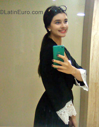 Date this athletic Morocco girl Fatima from Agadir MA29