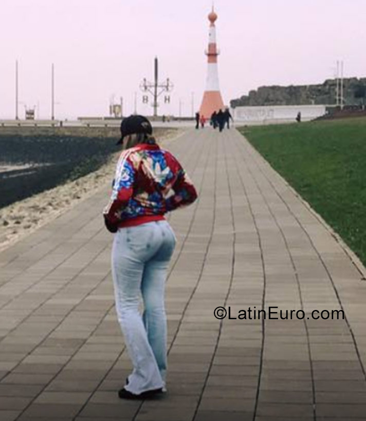 Date this passionate Germany girl Camila from Bremen DE441