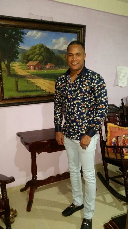 Date this athletic Dominican Republic man Luis Benitez from Santiago DO30478